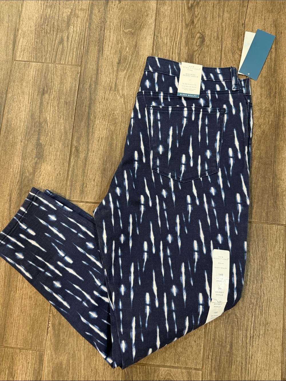 NWT New Directions Mid Rise Skinny Ankle Jeans